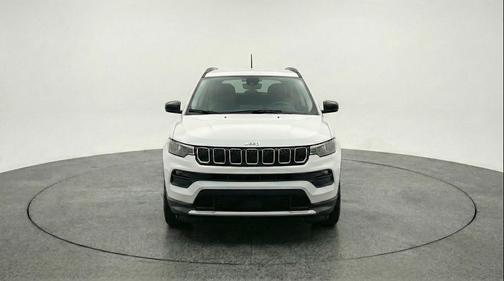 Bright White Clearcoat 2025 Jeep Compass Latitude