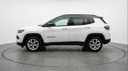 Bright White Clearcoat 2025 Jeep Compass Latitude