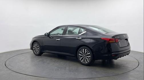 Super Black 2025 Nissan Altima SV FWD