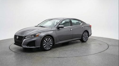 Gun Metallic 2025 Nissan Altima SV FWD