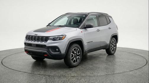 Silver Zynith Metallic Clearcoat 2025 Jeep Compass Trailhawk