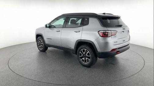 Silver Zynith Metallic Clearcoat 2025 Jeep Compass Trailhawk