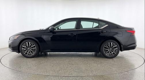Super Black 2025 Nissan Altima SV FWD