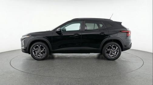 Mosaic Black Metallic 2025 Chevrolet Trax LT