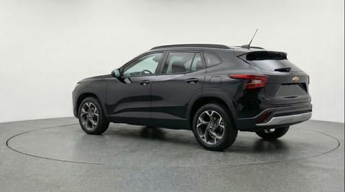 Mosaic Black Metallic 2025 Chevrolet Trax LT