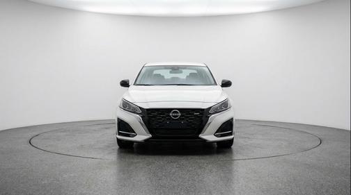 Glacier White 2025 Nissan Altima SV FWD