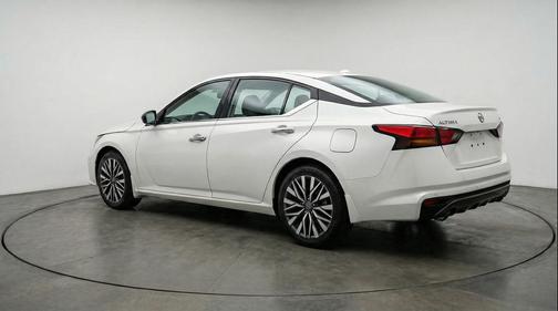 Glacier White 2025 Nissan Altima SV FWD