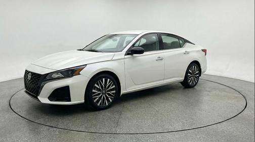 Glacier White 2025 Nissan Altima SV FWD