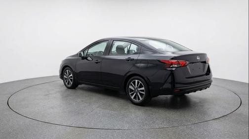 Super Black 2025 Nissan Versa 1.6 SV