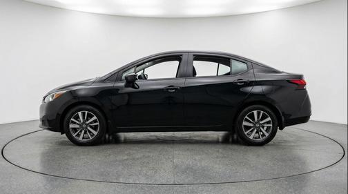 Super Black 2025 Nissan Versa 1.6 SV