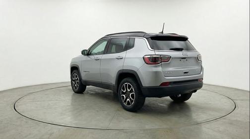 Silver Zynith Metallic Clearcoat 2025 Jeep Compass Trailhawk