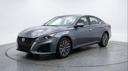 Gun Metallic 2025 Nissan Altima SV FWD