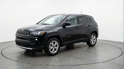 Diamond Black Crystal Pearlcoat 2025 Jeep Compass Latitude