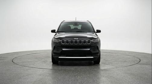 Diamond Black Crystal Pearlcoat 2025 Jeep Compass Latitude