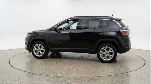 Diamond Black Crystal Pearlcoat 2025 Jeep Compass Latitude