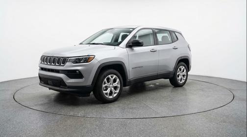 Silver Zynith Metallic Clearcoat 2025 Jeep Compass Latitude