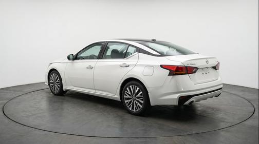 Glacier White 2025 Nissan Altima SV FWD