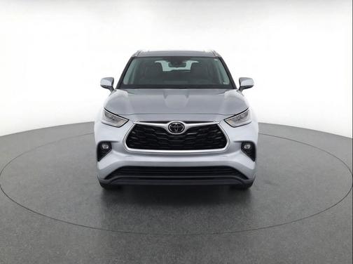 Celestial Silver Metallic 2024 Toyota Highlander XSE