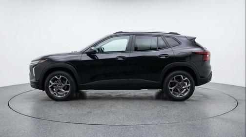 Mosaic Black Metallic 2025 Chevrolet Trax LT
