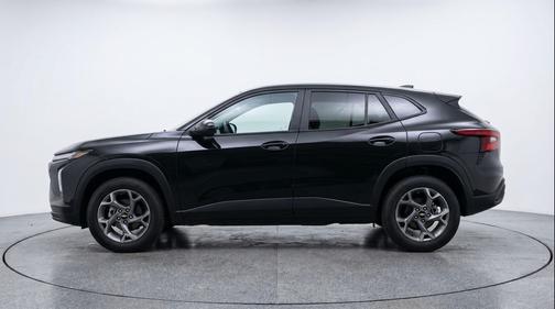 Mosaic Black Metallic 2025 Chevrolet Trax LT