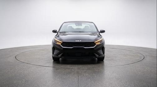 Aurora Black Pearl 2025 Kia K4 LXS