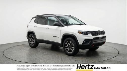Bright White Clearcoat 2025 Jeep Compass Trailhawk