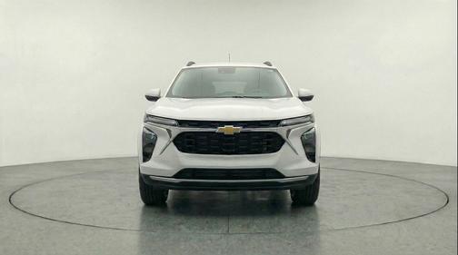 Summit White 2025 Chevrolet Trax LT