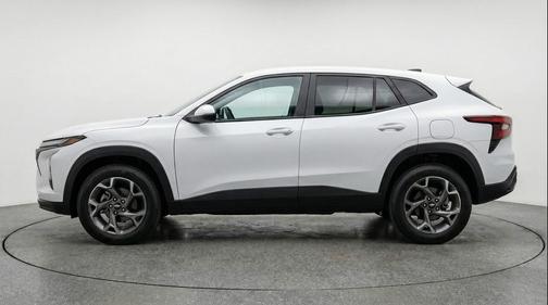 Summit White 2025 Chevrolet Trax LT