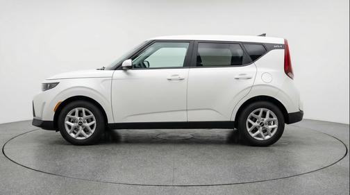 Snow White Pearl 2025 Kia Soul LX