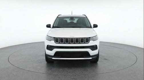 Bright White Clearcoat 2025 Jeep Compass Latitude