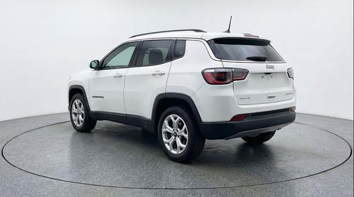 Bright White Clearcoat 2025 Jeep Compass Latitude