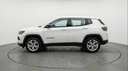 Bright White Clearcoat 2025 Jeep Compass Latitude