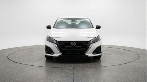 Glacier White 2025 Nissan Altima SV FWD