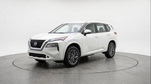 Everest White Pearl Tricoat 2026 Nissan Rogue SV