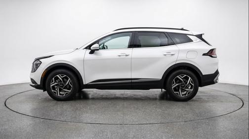 Snow White Pearl 2025 Kia Sportage LX