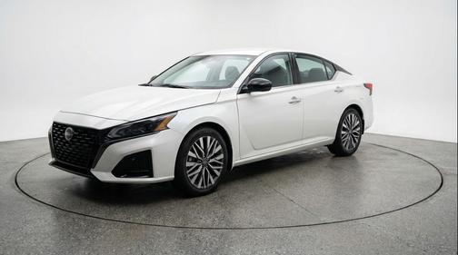 Glacier White 2025 Nissan Altima SV FWD