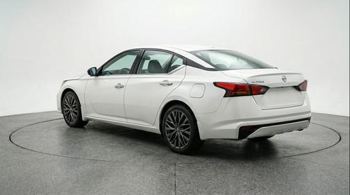 Glacier White 2025 Nissan Altima SV FWD