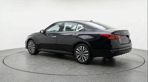 Super Black 2025 Nissan Altima SV FWD