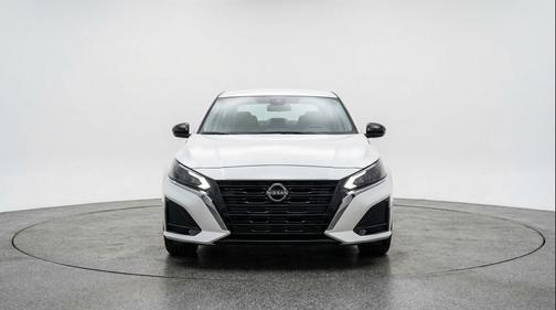 Glacier White 2025 Nissan Altima SV FWD