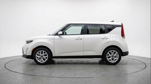 Snow White Pearl 2025 Kia Soul LX