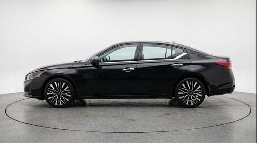 Super Black 2025 Nissan Altima SV FWD