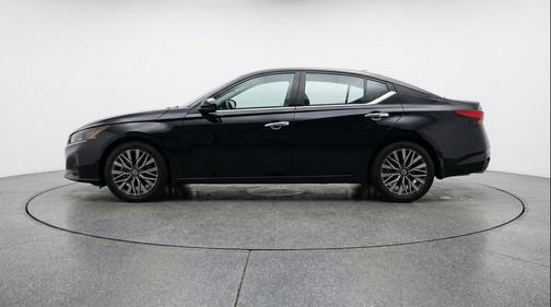 Super Black 2025 Nissan Altima SV FWD