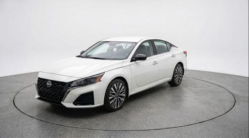Glacier White 2025 Nissan Altima SV FWD