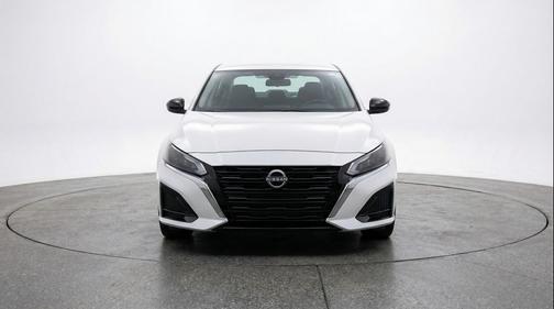 Glacier White 2025 Nissan Altima SV FWD