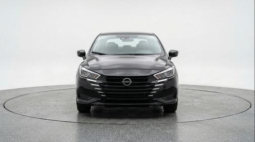 Super Black 2025 Nissan Versa 1.6 SV