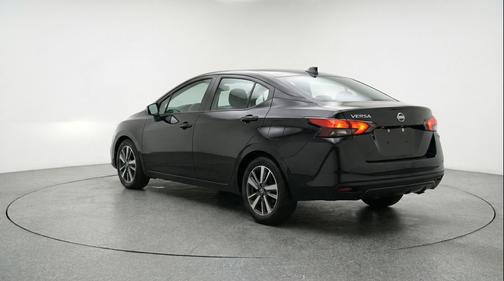 Super Black 2025 Nissan Versa 1.6 SV