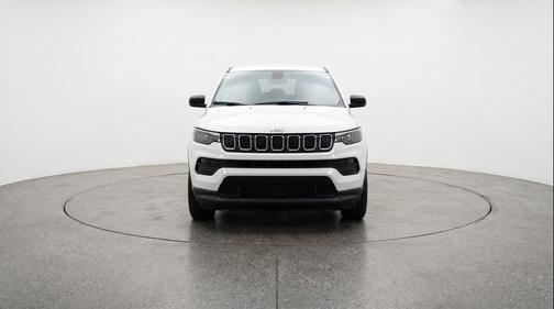 Bright White Clearcoat 2025 Jeep Compass Latitude