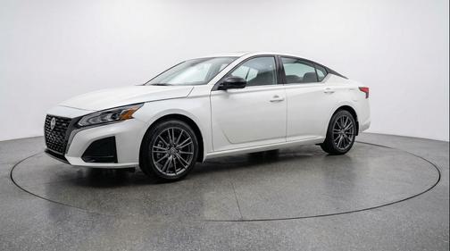 Glacier White 2025 Nissan Altima SV FWD