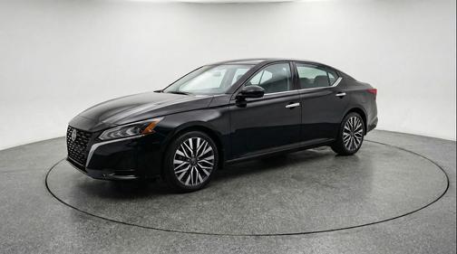 Super Black 2025 Nissan Altima SV FWD