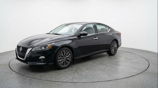 Super Black 2025 Nissan Altima SV FWD